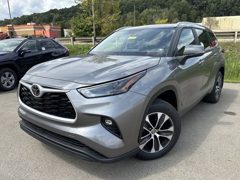 New 2025 Toyota Highlander XLE AWD/4WD image 1