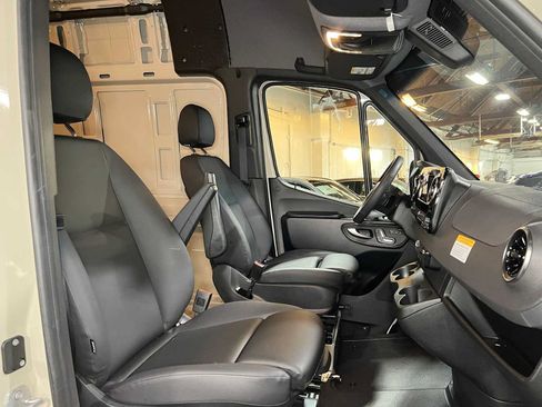 Used 2026 Mercedes-Benz Sprinter 2500 image 13