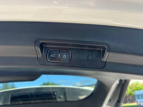 Used 2023 Ford Explorer XLT w/ Equipment Group 202A AWD/4WD image 17