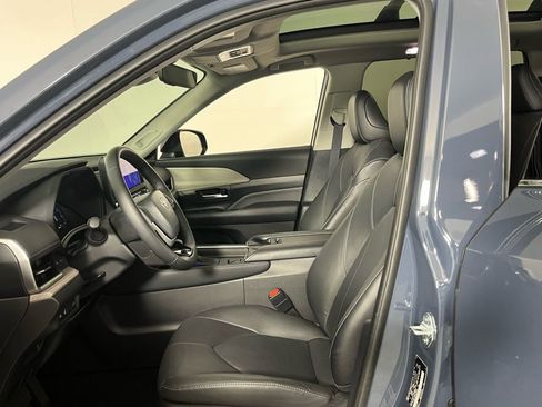 Used 2025 Toyota Grand Highlander FWD image 19