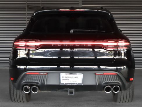 Used 2024 Porsche Macan AWD/4WD image 10