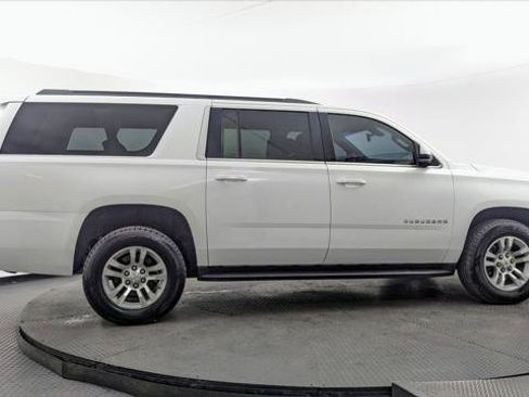 Used 2018 Chevrolet Suburban LS RWD image 9