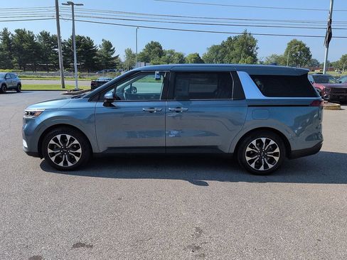 Used 2024 Kia Carnival EX FWD image 4