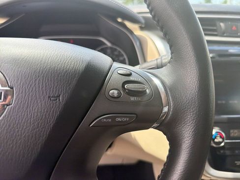 Used 2022 Nissan Murano SV FWD image 29