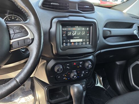 Used 2018 Jeep Renegade Latitude w/ Advanced Technology Group image 13