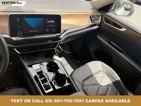 Used 2025 Volkswagen Atlas SE AWD/4WD image 23