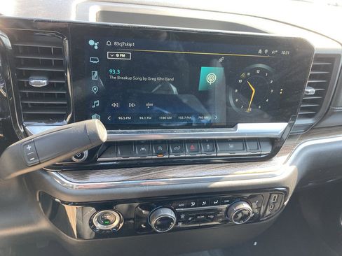 Used 2023 Chevrolet Silverado 1500 LT image 12