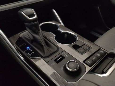 Used 2020 Toyota Highlander Limited image 26