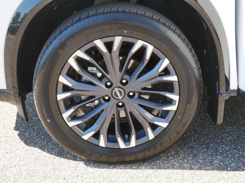 Certified 2024 Nissan Rogue Platinum w/ Platinum Premium Package AWD/4WD image 15