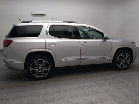 Used 2017 GMC Acadia Denali w/ Technology Package FWD image 10