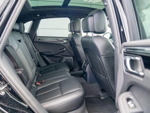 Certified 2025 Porsche Macan image 25