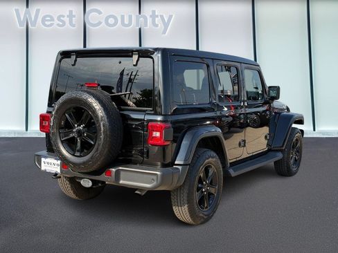 Used 2021 Jeep Wrangler Unlimited Sahara AWD/4WD image 4