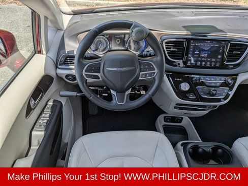 Certified 2018 Chrysler Pacifica Touring-L Plus w/ Advanced Safetytec Group FWD image 15