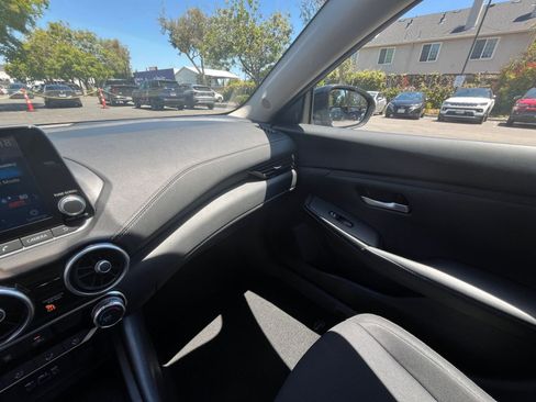 Used 2025 Nissan Sentra SV FWD image 33