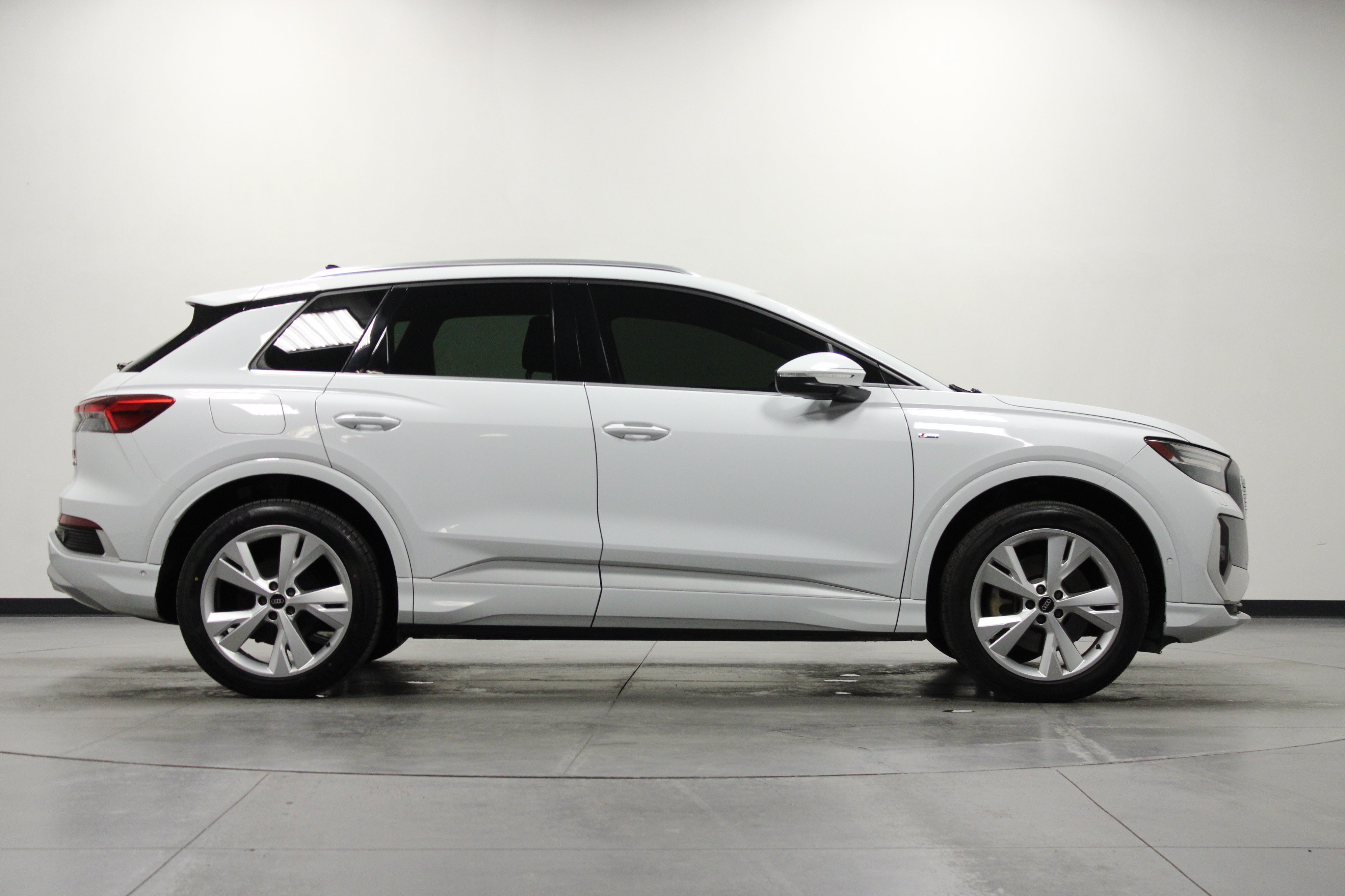 Used 2023 Audi Q4 e-tron Prestige w/ 20" Wheel Package AWD/4WD image 3