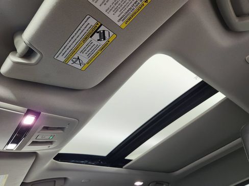 Certified 2025 Nissan Murano SL AWD/4WD image 31
