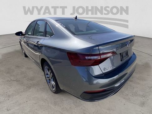 Used 2024 Volkswagen Jetta SE FWD image 7