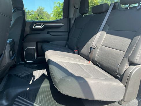 Used 2022 Chevrolet Silverado 1500 LT w/ Z71 Off-Road Package AWD/4WD image 12