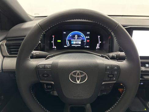 Used 2025 Toyota Camry SE image 25