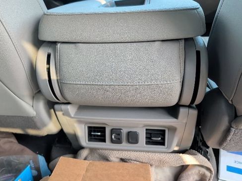 Used 2019 GMC Sierra 1500 SLT w/ Driver Alert Package I AWD/4WD image 13