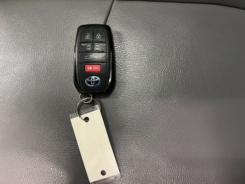 Used 2021 Toyota Sienna XLE w/ XLE Plus Package image 50