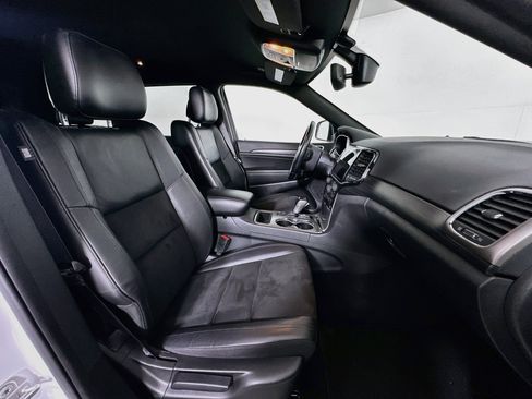 Used 2022 Jeep Grand Cherokee Laredo X RWD image 31