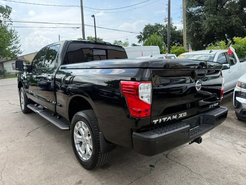 Used 2018 Nissan Titan SV w/ SV Convenience Package AWD/4WD image 5