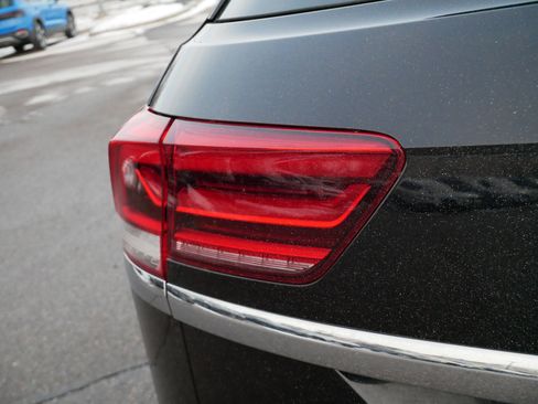 Certified 2022 Volkswagen Atlas Cross Sport SEL Premium R-Line image 17