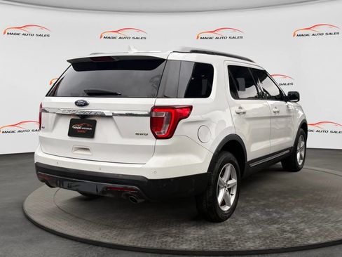 Used 2017 Ford Explorer XLT w/ Equipment Group 202A AWD/4WD image 10