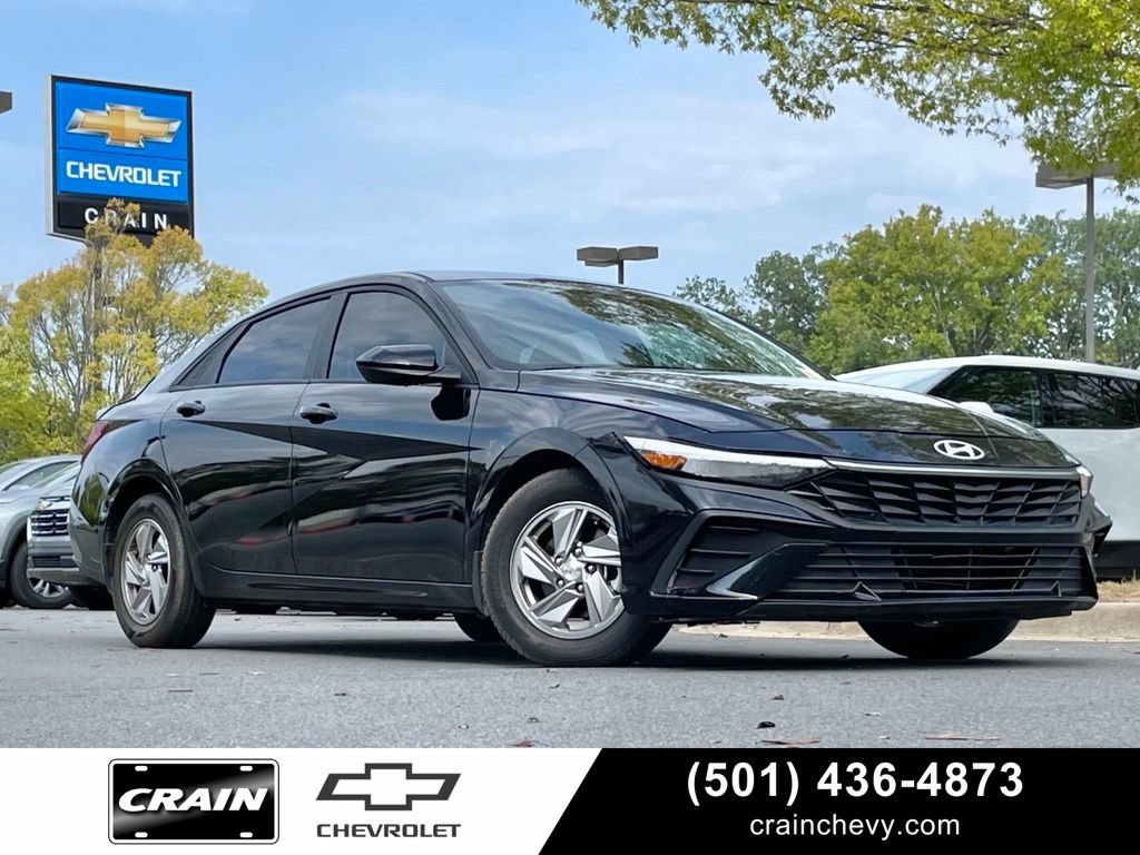 Used 2025 Hyundai Elantra SE FWD image 1