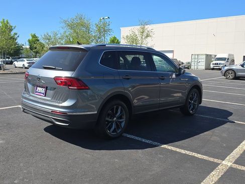 Used 2023 Volkswagen Tiguan SE image 4