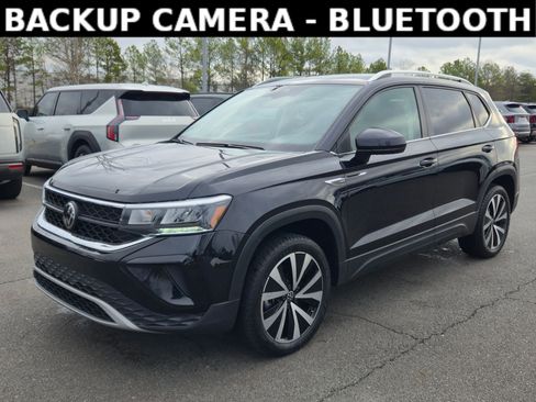 Used 2024 Volkswagen Taos SE image 3