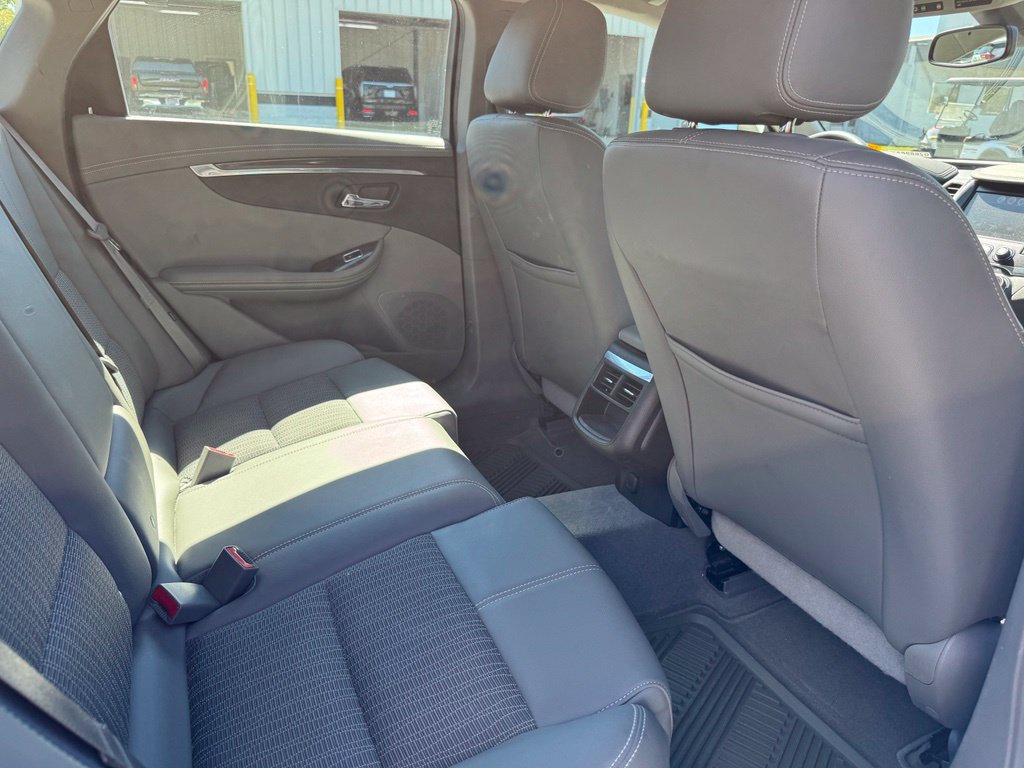 Used 2015 Chevrolet Impala LT w/ Convenience Package FWD image 11
