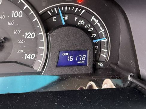 Used 2014 Toyota Camry LE FWD image 5