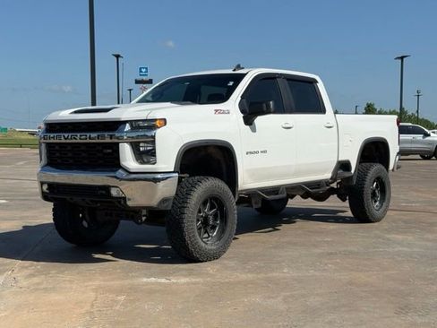 Used 2020 Chevrolet Silverado 2500 LT w/ Convenience Package AWD/4WD image 4