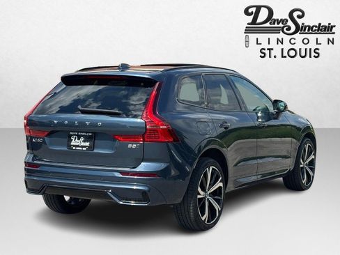 Used 2024 Volvo XC60 B5 Ultimate w/ Protection Package Premier AWD/4WD image 3
