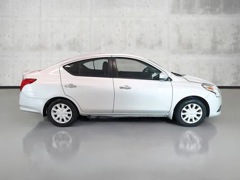 Used 2017 Nissan Versa SV image 4