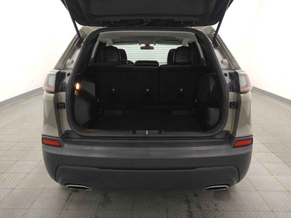 Used 2019 Jeep Cherokee Latitude Plus w/ Cold Weather Group FWD image 29