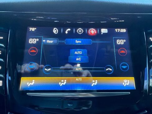 Used 2019 Cadillac Escalade ESV Luxury AWD/4WD image 30
