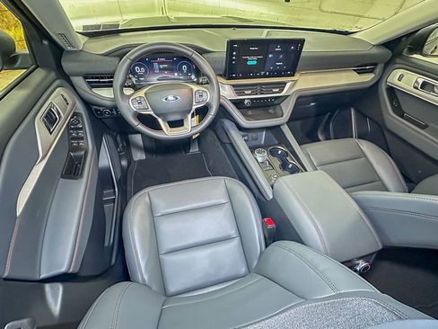 New 2026 Ford Explorer Active w/ Active Comfort Package AWD/4WD image 9