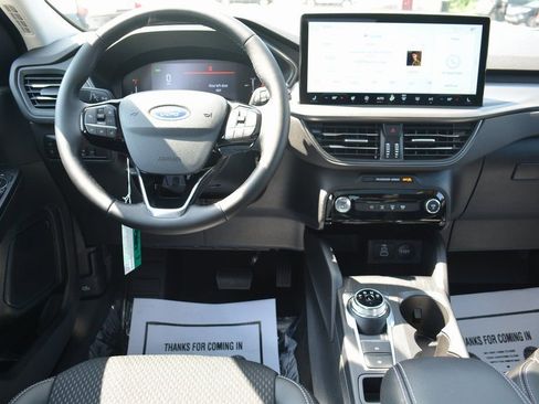 New 2025 Ford Escape SE FWD image 3