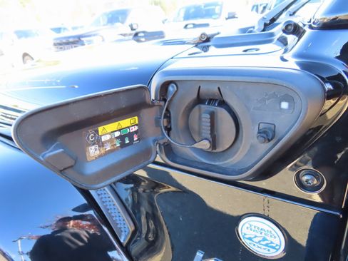 Used 2023 Jeep Wrangler Unlimited Sahara w/ Cold Weather Group image 11