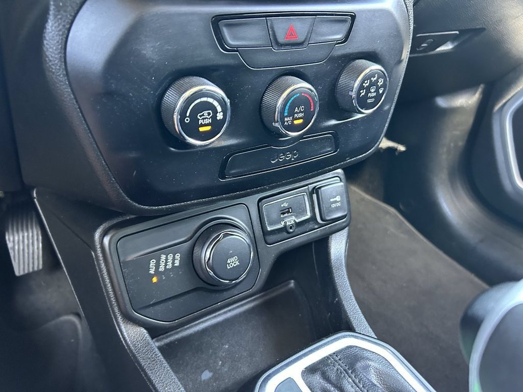 Used 2019 Jeep Renegade Sport w/ Sport Appearance Group AWD/4WD image 29
