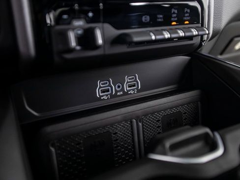 Used 2025 RAM 2500 Laramie w/ Night Edition image 27