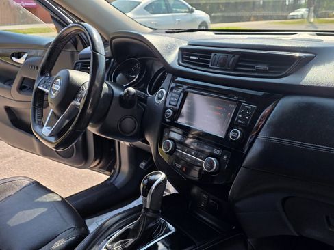 Used 2017 Nissan Rogue SL image 10