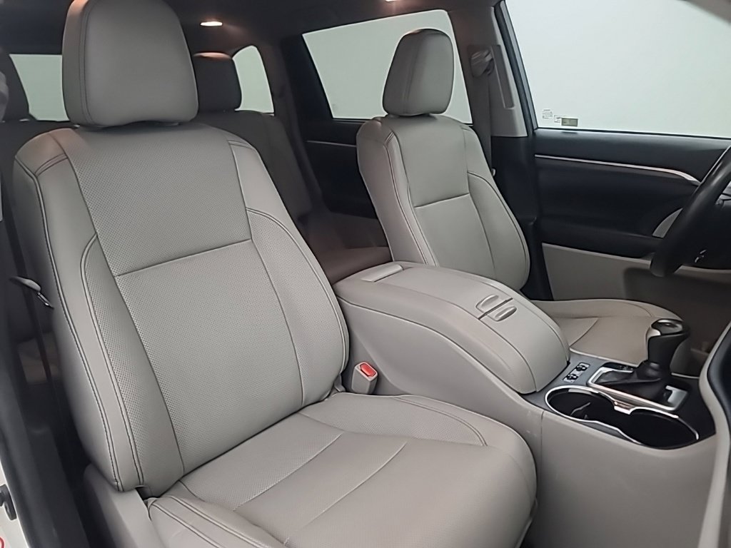 Used 2018 Toyota Highlander Limited Platinum AWD/4WD image 16
