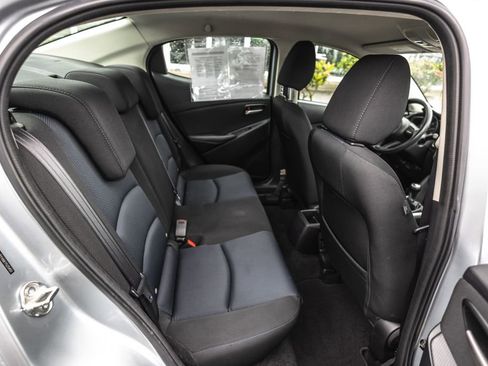 Used 2019 Toyota Yaris L FWD image 30