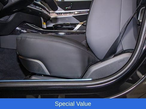 Used 2025 BMW 750e xDrive w/ Premium Package AWD/4WD image 16