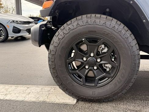 Used 2023 Jeep Wrangler Unlimited w/ 8.4" Radio Group image 10