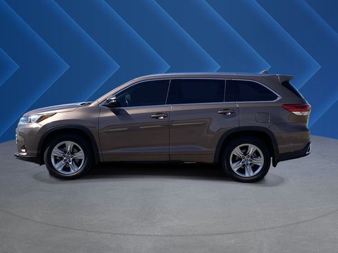 Used 2017 Toyota Highlander Limited w/ Carpet Mat Package AWD/4WD image 7